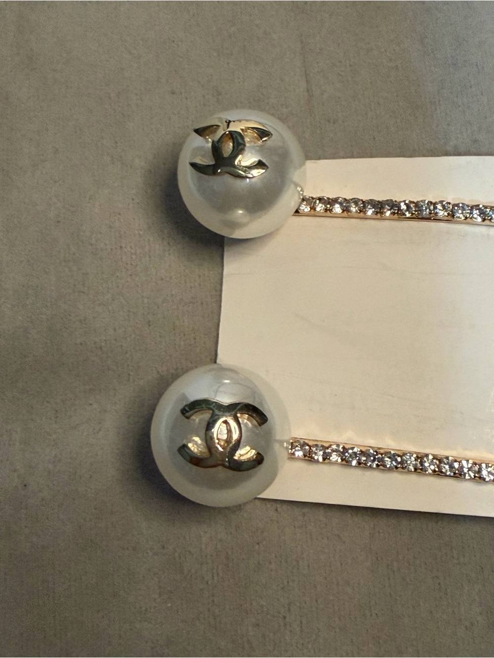 Authentic CHANEL CC gold plated Brooch with free Faux Pearl Hair Pins and COA💛 - Picture 11 of 12